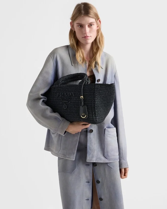 Bolso tote grande de ganchillo con detalles de cuero Bolso tote grande de ganchillo con detalles de cuero