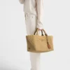 Bolso tote grande de ganchillo con detalles de cuero Bolso tote grande de ganchillo con detalles de cuero