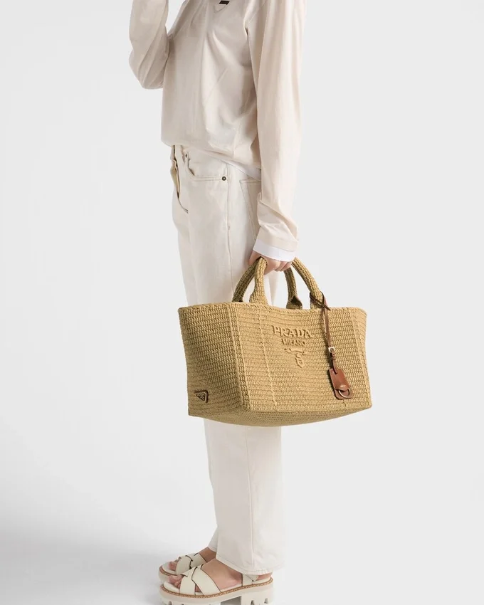 Bolso tote grande de ganchillo con detalles de cuero Bolso tote grande de ganchillo con detalles de cuero
