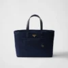 Bolso tote grande Prada Re-Edition 1978 de nylon Re-Nylon y piel Saffiano Bolso tote grande Prada Re-Edition 1978 de nylon Re-Nylon y piel Saffiano