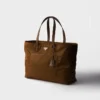 Bolso tote grande Prada Re-Edition 1978 de nylon Re-Nylon y piel Saffiano Bolso tote grande Prada Re-Edition 1978 de nylon Re-Nylon y piel Saffiano
