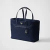 Bolso tote grande Prada Re-Edition 1978 de nylon Re-Nylon y piel Saffiano Bolso tote grande Prada Re-Edition 1978 de nylon Re-Nylon y piel Saffiano