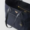 Bolso tote grande Prada Re-Edition 1978 de nylon Re-Nylon y piel Saffiano Bolso tote grande Prada Re-Edition 1978 de nylon Re-Nylon y piel Saffiano