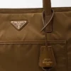 Bolso tote grande Prada Re-Edition 1978 de nylon Re-Nylon y piel Saffiano Bolso tote grande Prada Re-Edition 1978 de nylon Re-Nylon y piel Saffiano