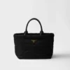 Bolso tote mediano acolchado de Re-Nylon y piel Bolso tote mediano acolchado de Re-Nylon y piel