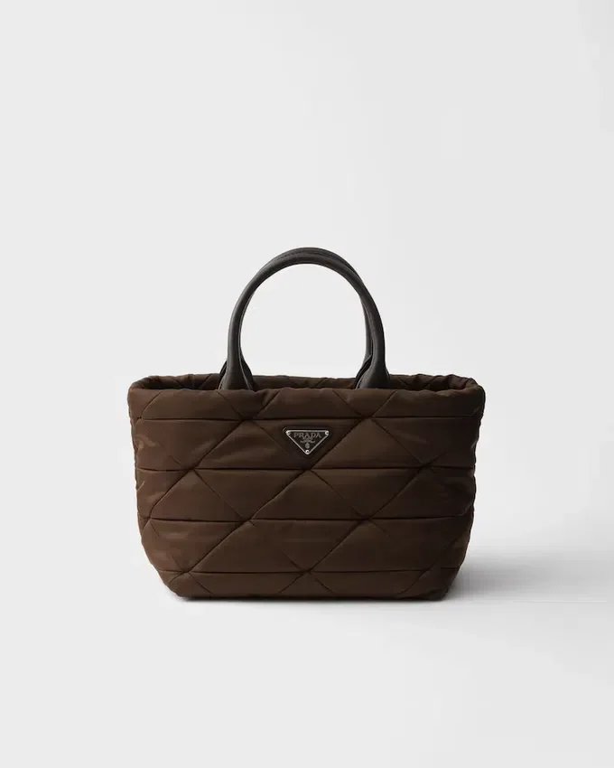 Bolso tote mediano acolchado de Re-Nylon y piel Bolso tote mediano acolchado de Re-Nylon y piel