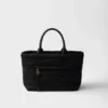 Bolso tote mediano acolchado de Re-Nylon y piel Bolso tote mediano acolchado de Re-Nylon y piel