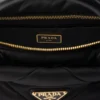 Bolso tote mediano acolchado de Re-Nylon y piel Bolso tote mediano acolchado de Re-Nylon y piel
