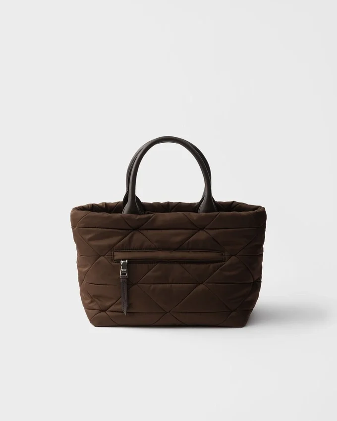 Bolso tote mediano acolchado de Re-Nylon y piel Bolso tote mediano acolchado de Re-Nylon y piel