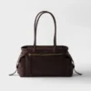 Bolso tote mediano de piel napa Explore de Prada Bolso tote mediano de piel napa Explore de Prada