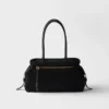Bolso tote mediano Prada Explore de Re-Nylon y piel