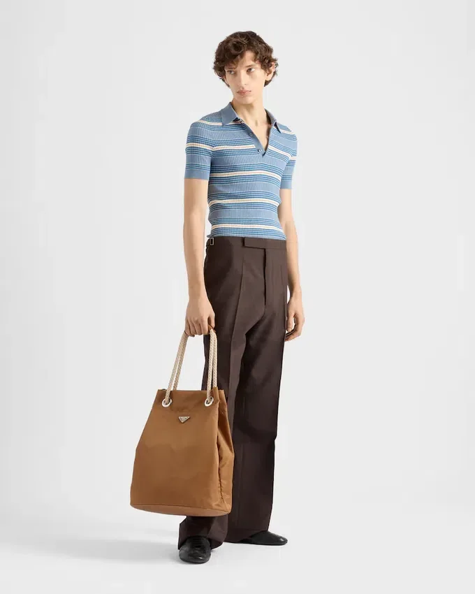 Bolso tote mediano Prada Mariner de Re-Nylon Bolso tote mediano Prada Mariner de Re-Nylon