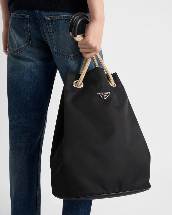 Bolso tote mediano Prada Mariner de Re-Nylon Bolso tote mediano Prada Mariner de Re-Nylon