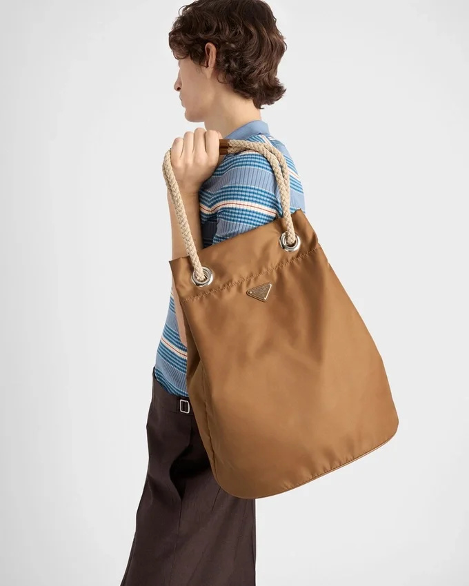 Bolso tote mediano Prada Mariner de Re-Nylon Bolso tote mediano Prada Mariner de Re-Nylon