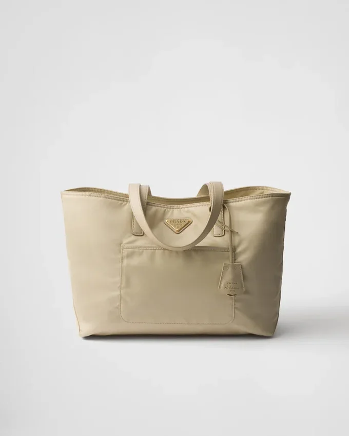 Bolso tote mediano Prada Re-Edition 1978 de Re-Nylon y piel Saffiano Bolso tote mediano Prada Re-Edition 1978 de Re-Nylon y piel Saffiano