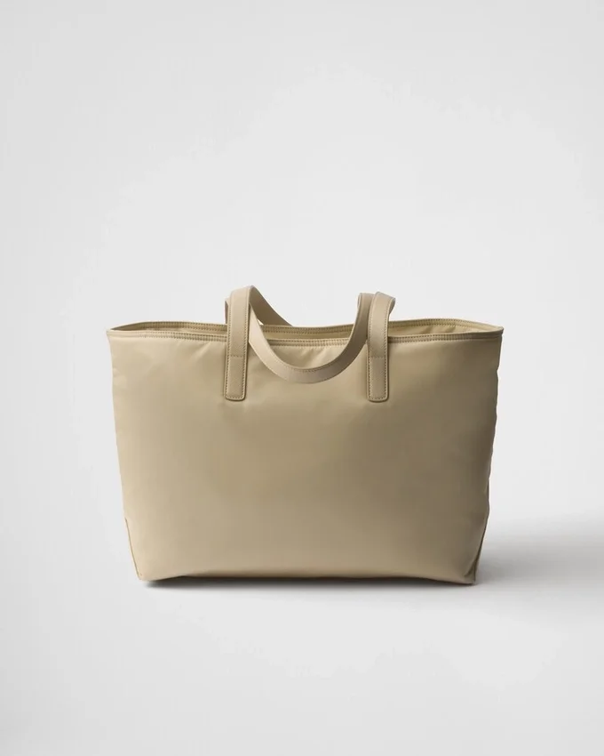 Bolso tote mediano Prada Re-Edition 1978 de Re-Nylon y piel Saffiano Bolso tote mediano Prada Re-Edition 1978 de Re-Nylon y piel Saffiano