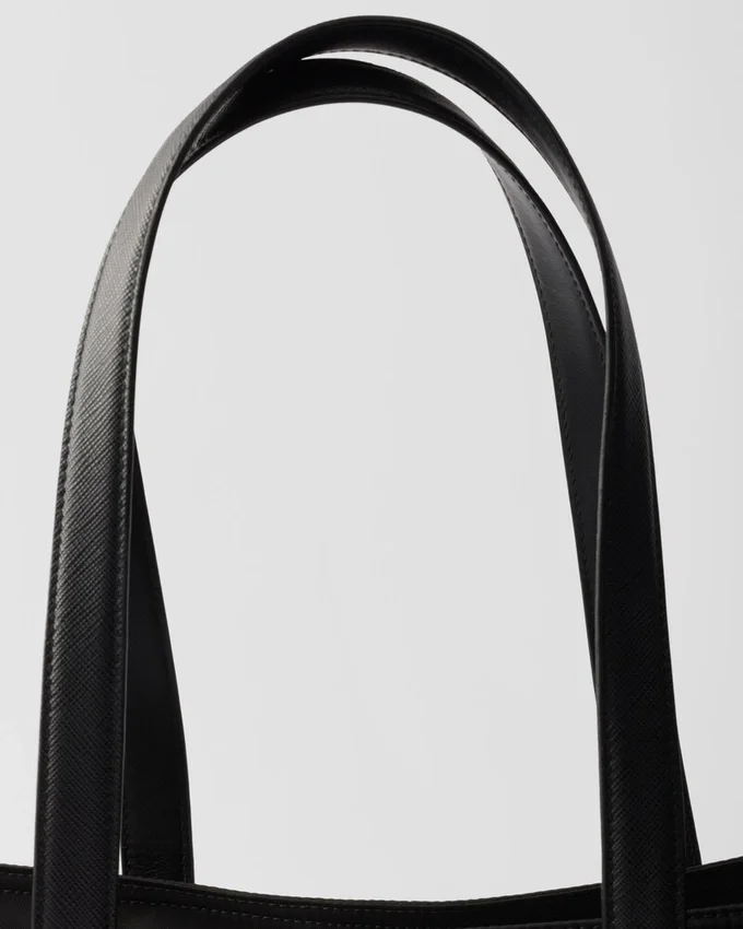 Bolso tote mediano Prada Re-Edition 1978 de Re-Nylon y piel Saffiano Bolso tote mediano Prada Re-Edition 1978 de Re-Nylon y piel Saffiano