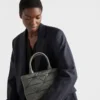 Bolso tote pequeño acolchado de Re-Nylon Bolso tote pequeño acolchado de Re-Nylon