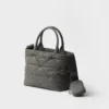 Bolso tote pequeño acolchado de Re-Nylon Bolso tote pequeño acolchado de Re-Nylon