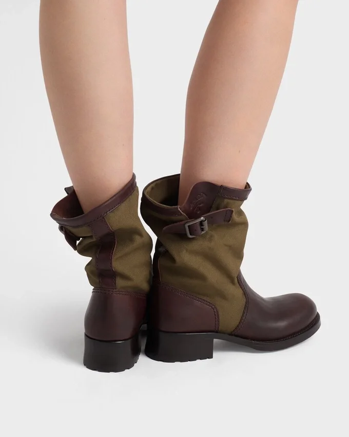 Botas de cuero y lona Botas de cuero y lona