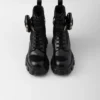 Botas Monolith de cuero cepillado y Re-Nylon con bolsillo Botas Monolith de cuero cepillado y Re-Nylon con bolsillo