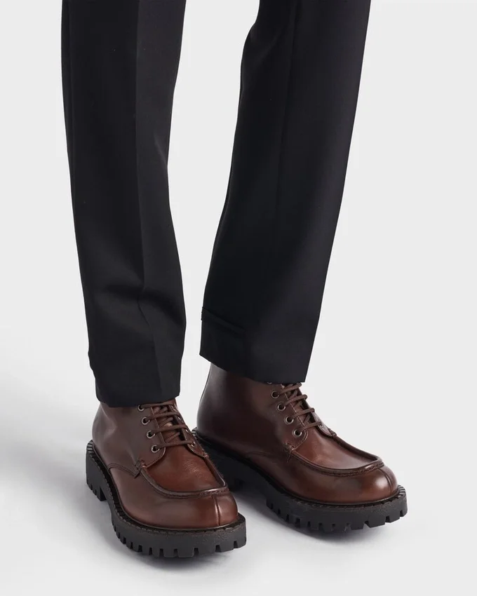 Botines de cuero con cordones Botines de cuero con cordones
