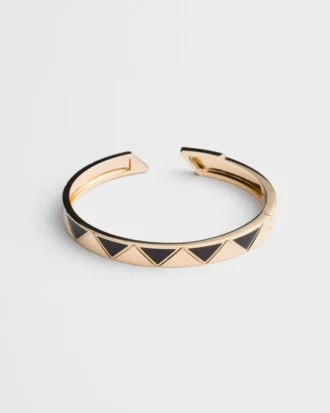 brazalete eternal gold en oro amarillo con elementos de cermica 2 330x413 - Brazalete Eternal Gold en oro amarillo con elementos de cer&aacute;mica