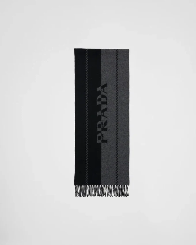 Bufanda pequeña de lana con logotipo en jacquard Bufanda pequeña de lana con logotipo en jacquard