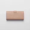 Cartera grande de piel Saffiano y lisa Cartera grande de piel Saffiano y lisa