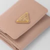 Cartera pequeña de piel Saffiano