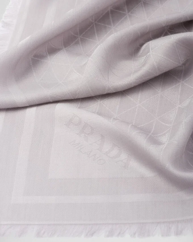 Chal de jacquard de seda y lana Symbole Chal de jacquard de seda y lana Symbole