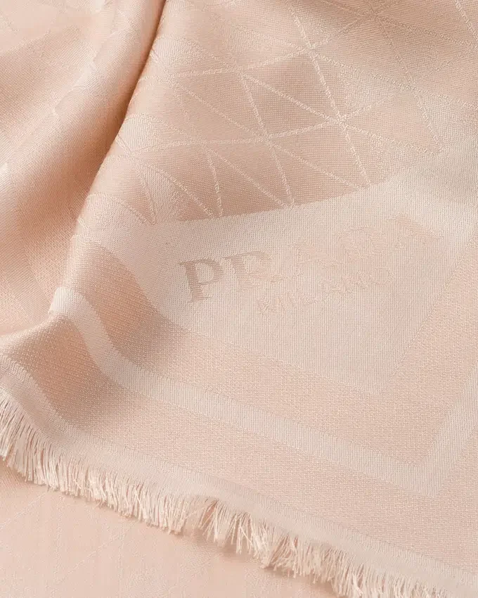 Chal de jacquard de seda y lana Symbole Chal de jacquard de seda y lana Symbole