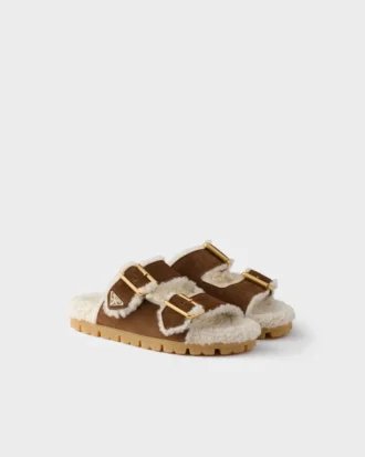 Chanclas de ante y piel de oveja