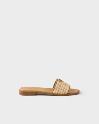 Chanclas de cuero con detalles de ganchillo