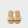 Chanclas de cuero con detalles de ganchillo Chanclas de cuero con detalles de ganchillo