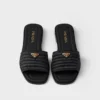 Chanclas de cuero con detalles de ganchillo Chanclas de cuero con detalles de ganchillo