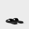 Chanclas de cuero con detalles de ganchillo Chanclas de cuero con detalles de ganchillo