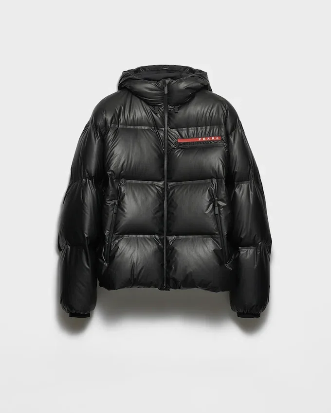 Chaqueta acolchada con capucha de Re-Nylon ligero Chaqueta acolchada con capucha de Re-Nylon ligero
