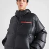 Chaqueta acolchada con capucha de Re-Nylon ligero Chaqueta acolchada con capucha de Re-Nylon ligero