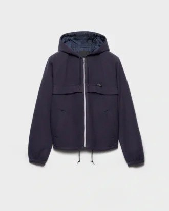 Chaqueta blusón con capucha de tejido técnico