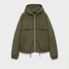 Chaqueta blusón con capucha de tejido técnico Chaqueta blusón con capucha de tejido técnico