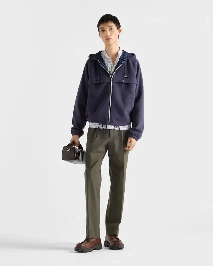 Chaqueta blusón con capucha de tejido técnico Chaqueta blusón con capucha de tejido técnico