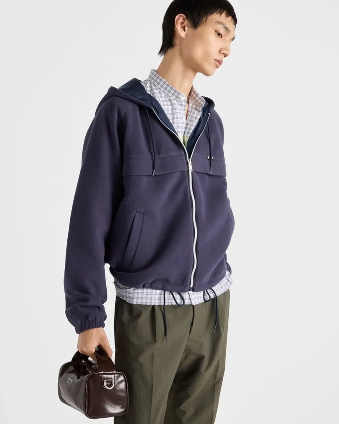Chaqueta blusón con capucha de tejido técnico Chaqueta blusón con capucha de tejido técnico