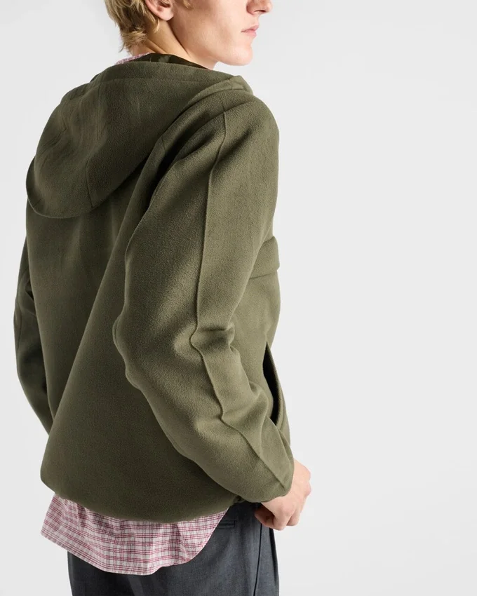 Chaqueta blusón con capucha de tejido técnico Chaqueta blusón con capucha de tejido técnico