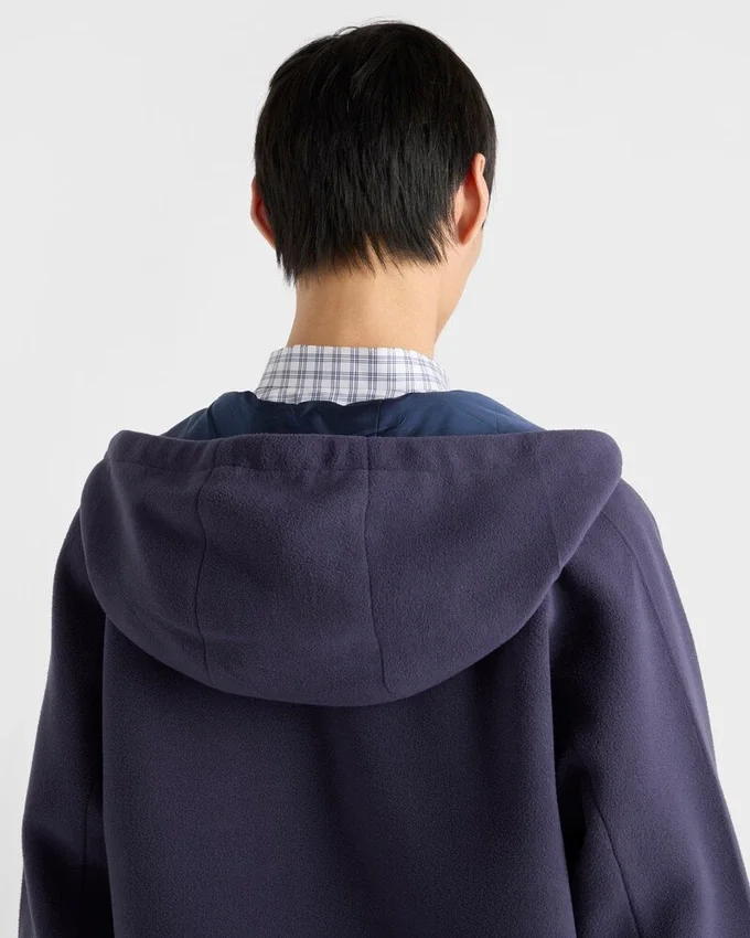 Chaqueta blusón con capucha de tejido técnico Chaqueta blusón con capucha de tejido técnico