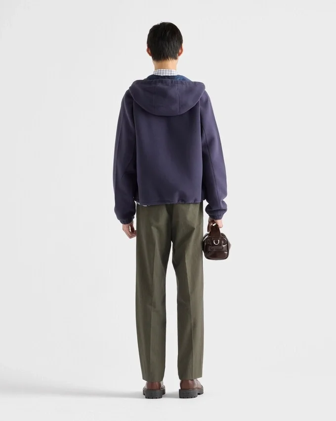 Chaqueta blusón con capucha de tejido técnico Chaqueta blusón con capucha de tejido técnico