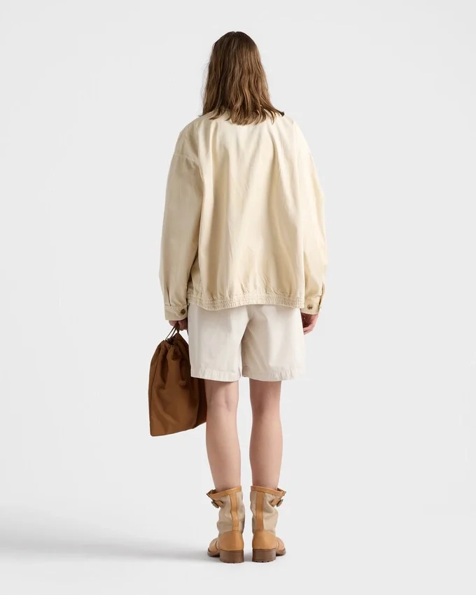 Chaqueta blusón de gabardina antigua teñida en prenda y bordada Chaqueta blusón de gabardina antigua teñida en prenda y bordada