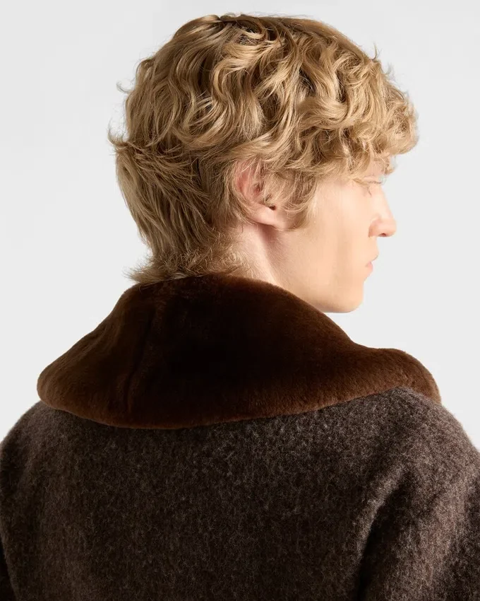 Chaqueta blusón de lana con cuello de piel de oveja Chaqueta blusón de lana con cuello de piel de oveja