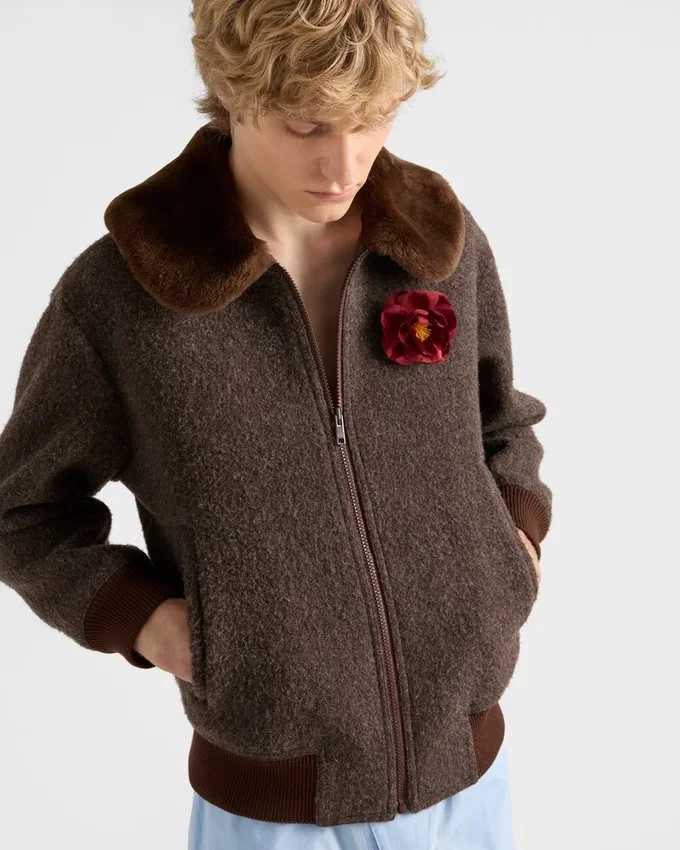 Chaqueta blusón de lana con cuello de piel de oveja Chaqueta blusón de lana con cuello de piel de oveja