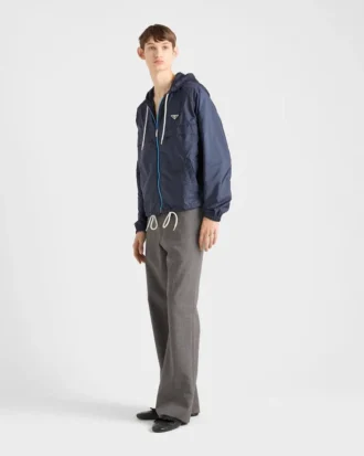 Chaqueta blusón de Re-Nylon reciclado